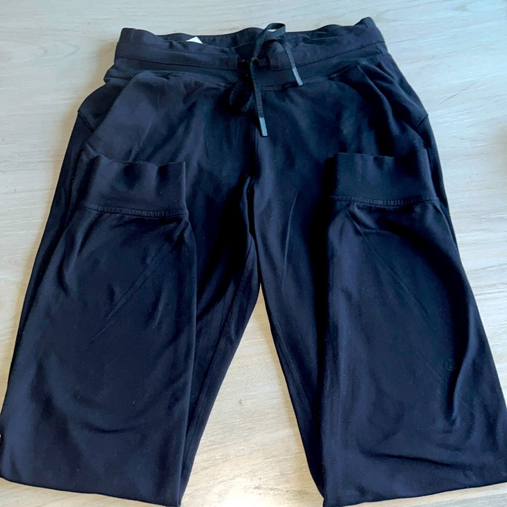 LULULEMON Joggers, Soft Cotton, Black, Size 6, Tie Front, Two Pockets. EUC.